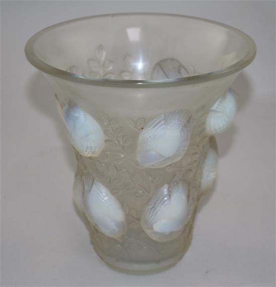 A René Lalique Saint-Francois pattern opalescent glass vase, 17.5cm